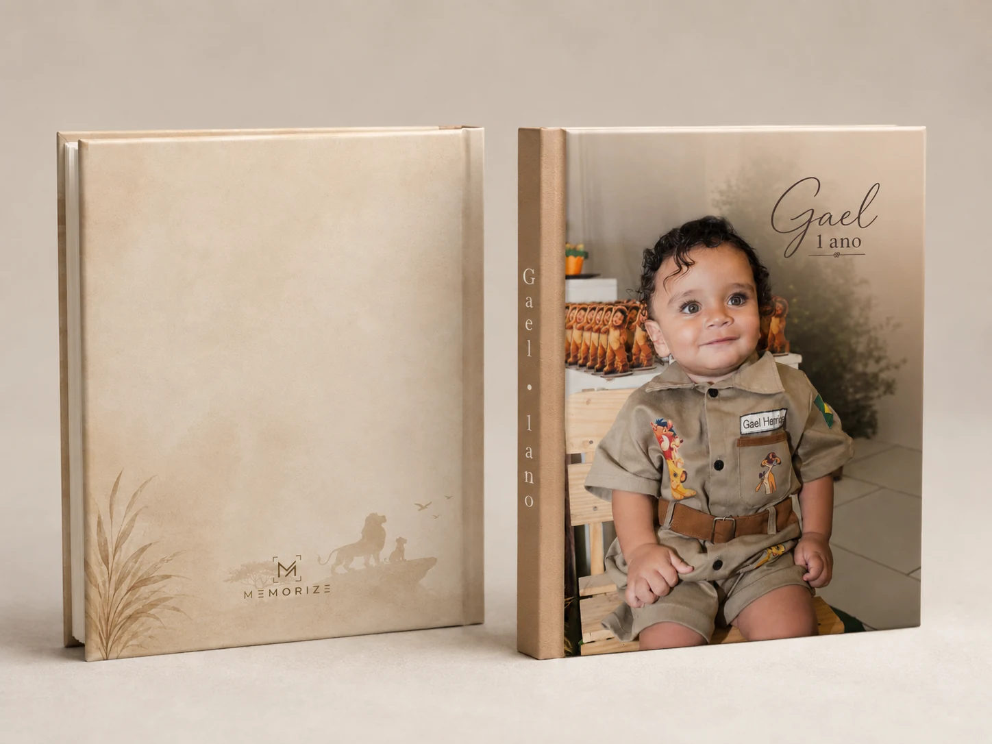Álbum personalizado de Gael com fotografias impressas em alta qualidade no tamanho 15 por 21 centímetros