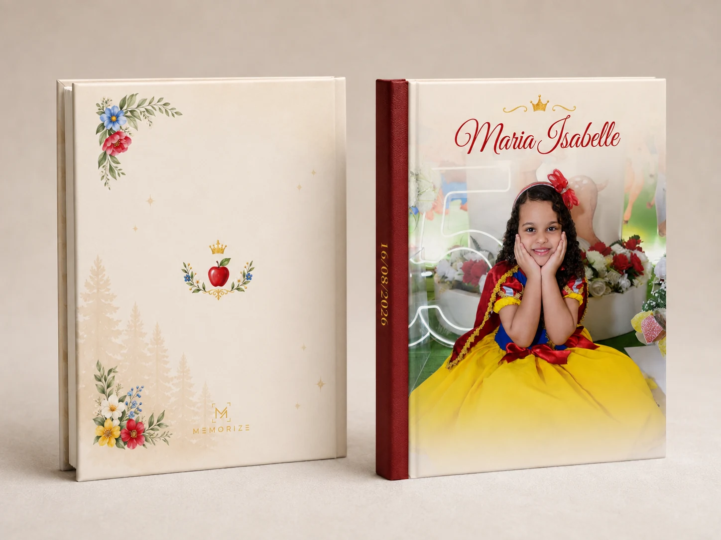 Álbum fotográfico personalizado de Isabelle com capa decorada e fotografias impressas