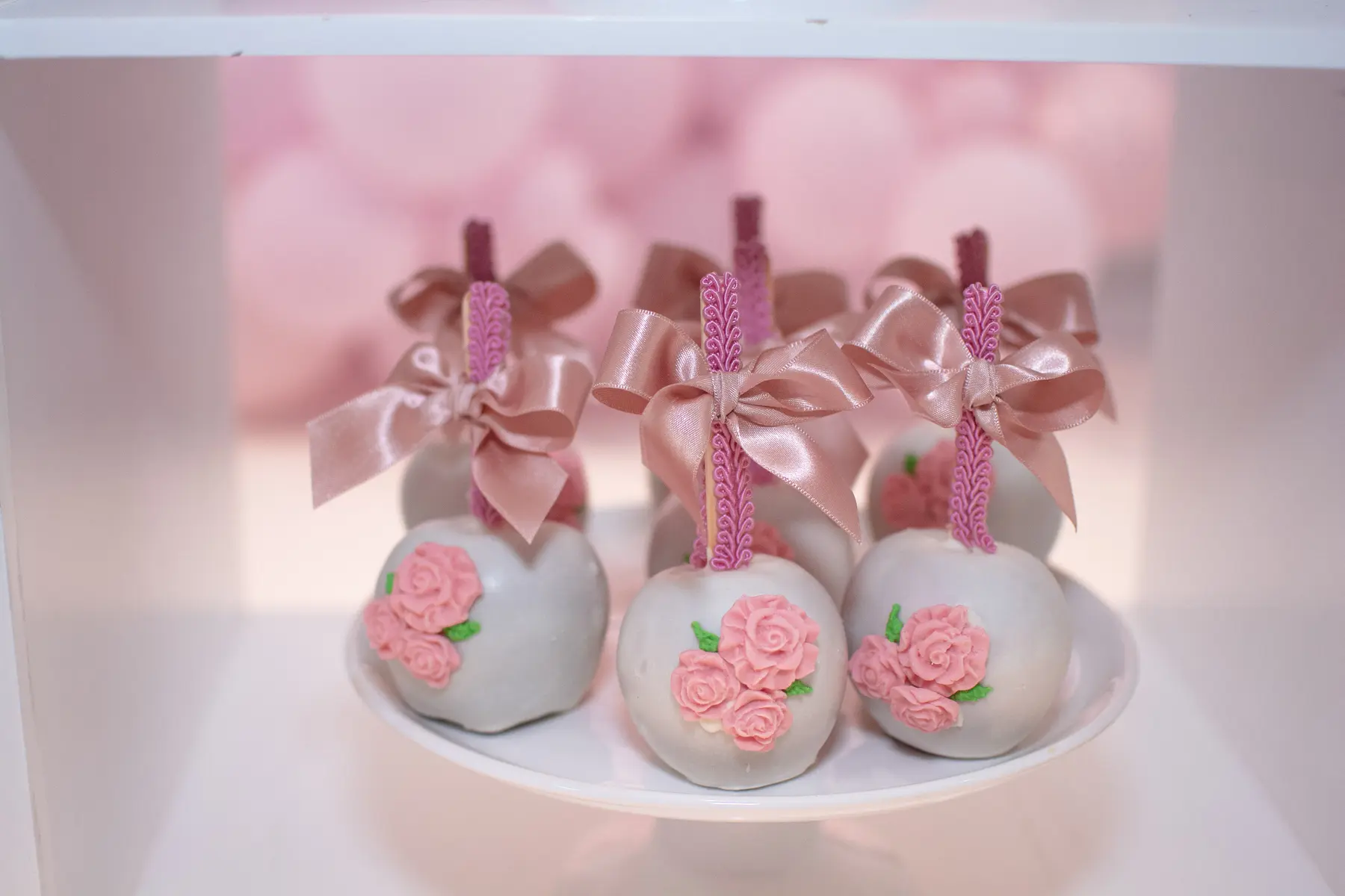 Doces decorados preparados para uma festa infantil