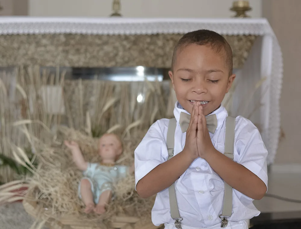 Criança em celebração de batizado registrada pela Memorize em Caruaru.