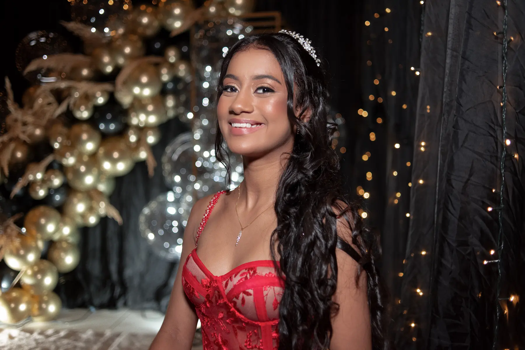 Retrato de Lizandra durante a celebração de debutante