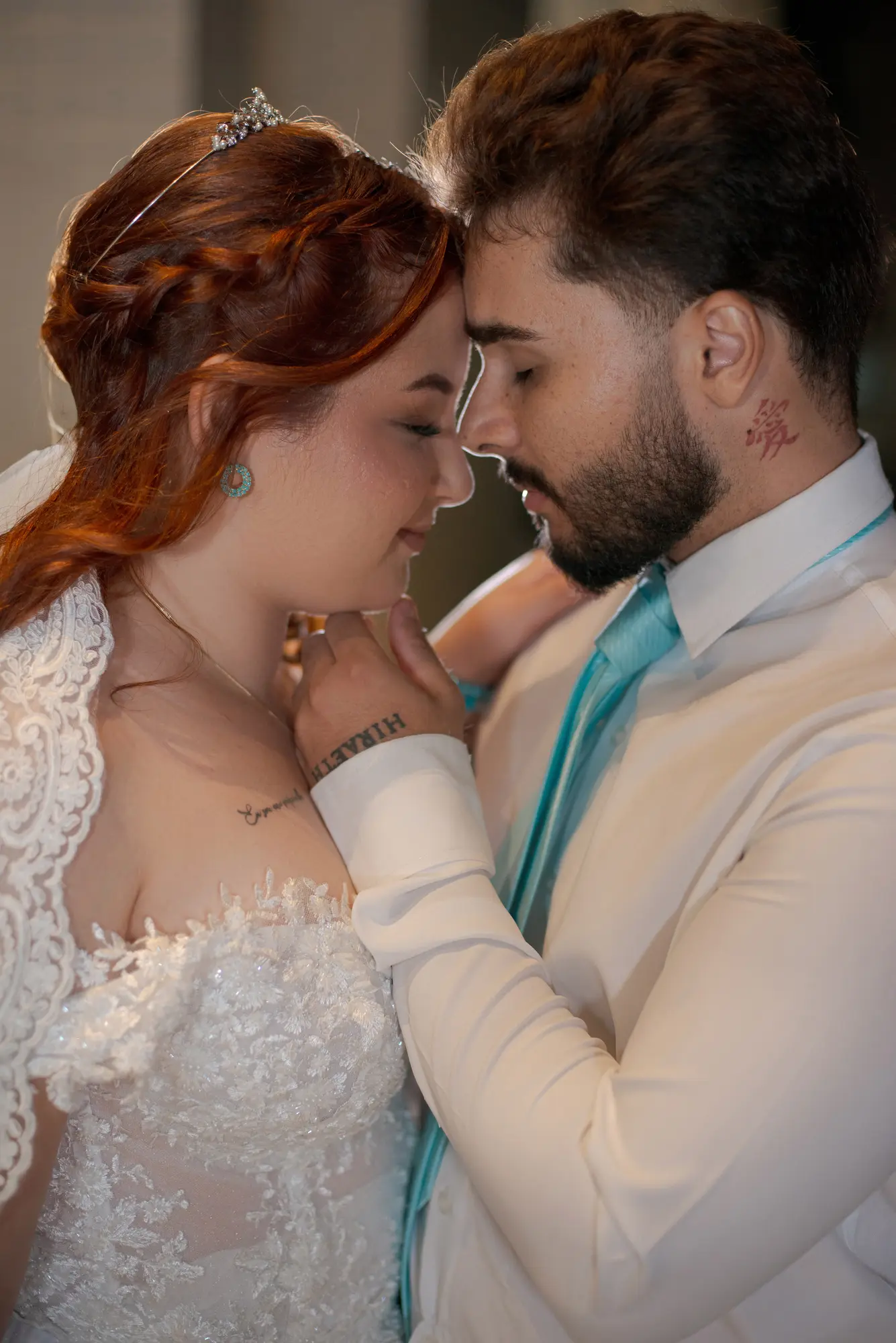 Casal em retrato próximo durante casamento fotografado pela Memorize em Caruaru